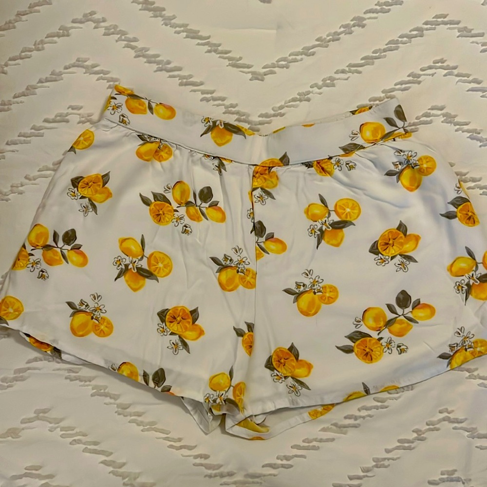 Abercrombie Lemon Shorts with pockets